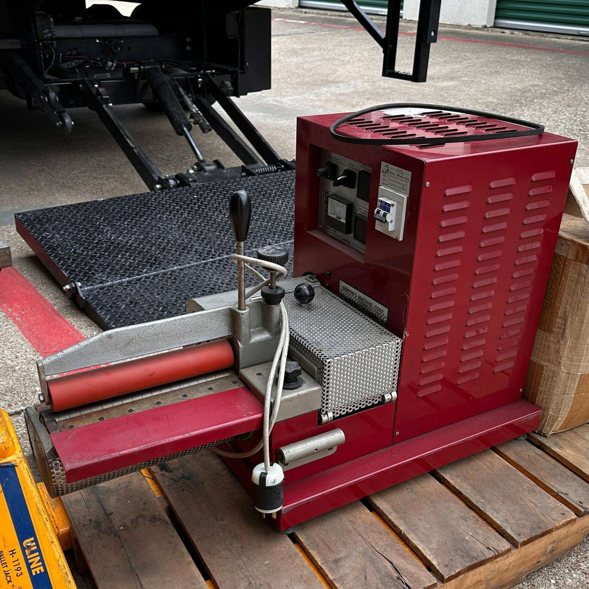 Omac 983 Hot Gluing Machine