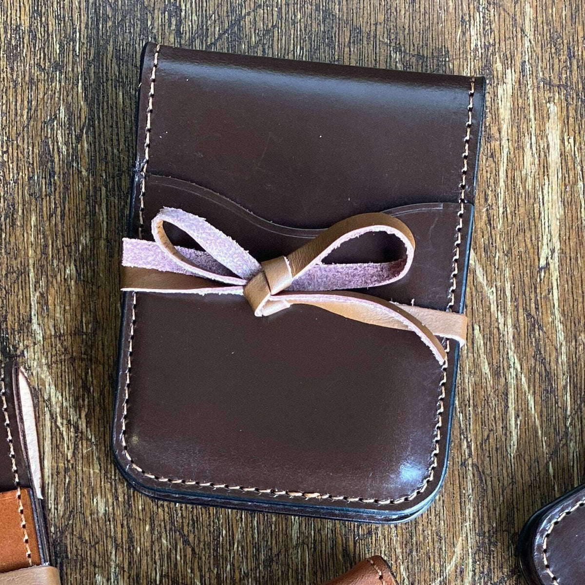 James Bi-Fold Card Wallet w/ Cash Clip