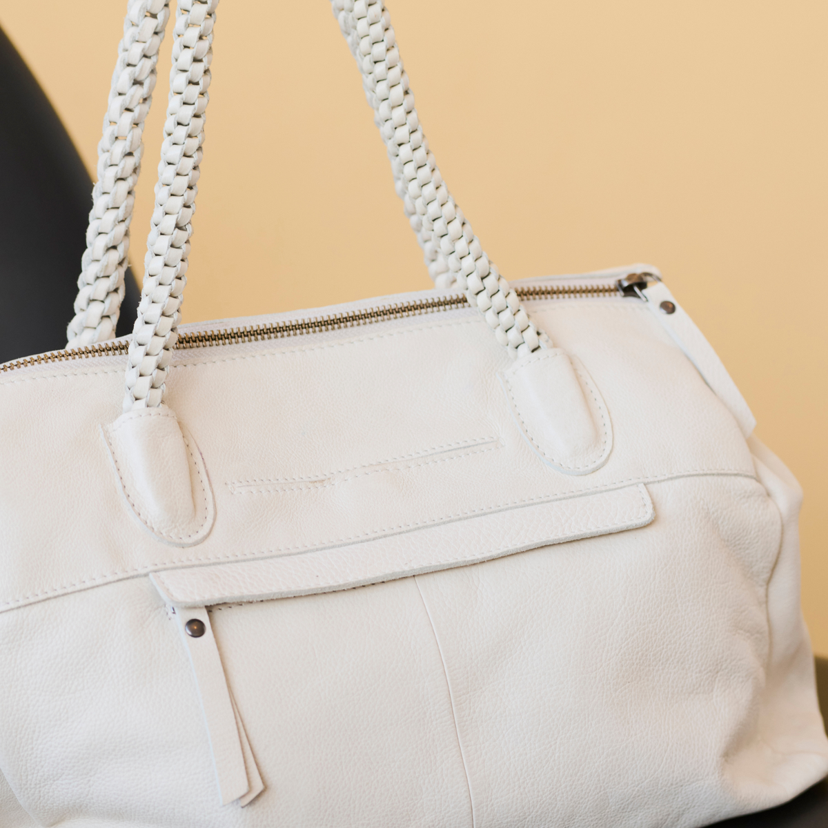 Roam Leather Shoulderbag